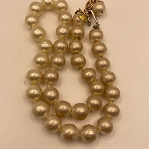 CHANEL Cream Pearl Necklace Timeless Sophistication Circa 93 - Picture 5 of 10
